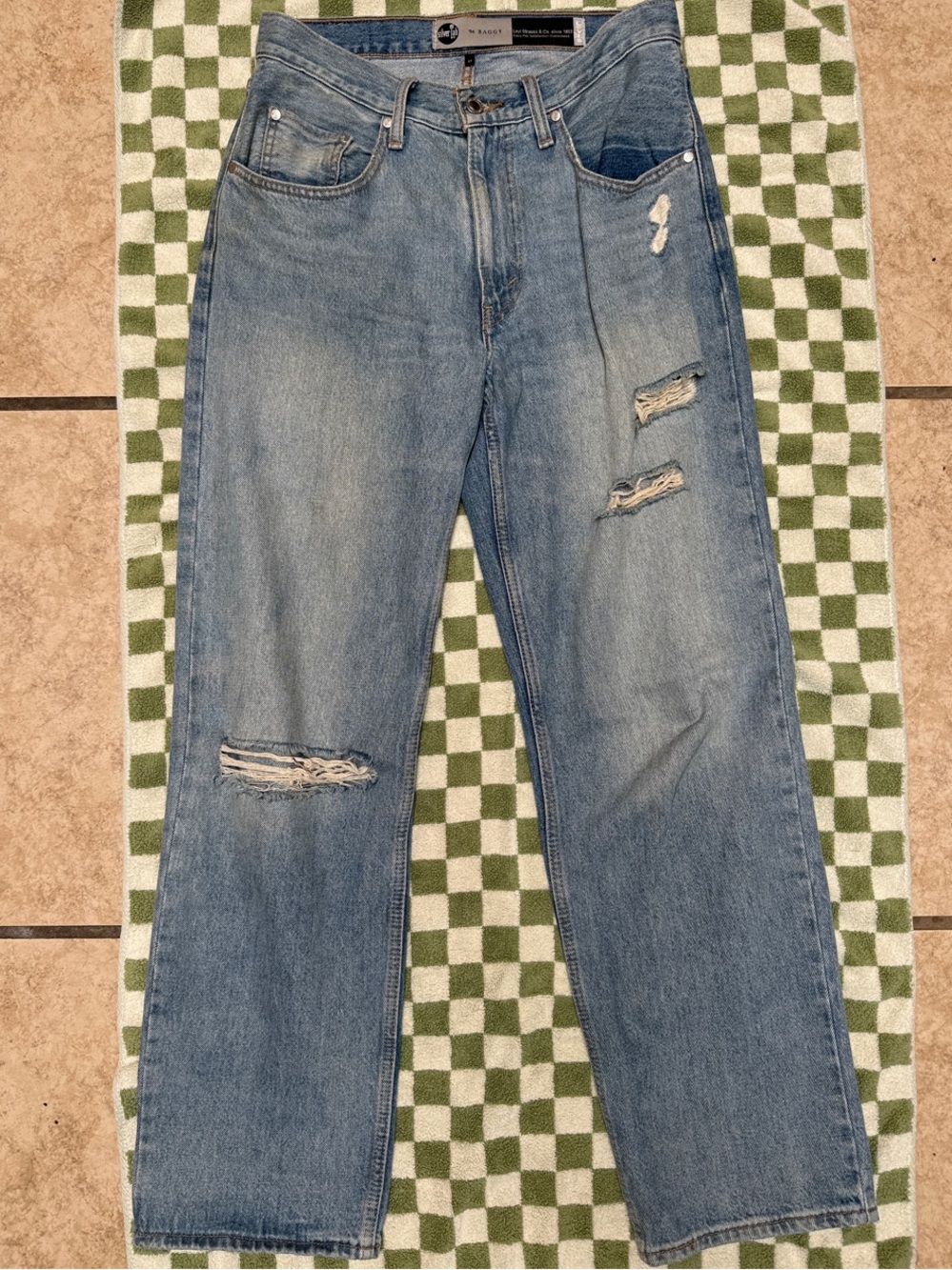 Levi’s Silver Tab ‘94 Baggy Jeans Distressed